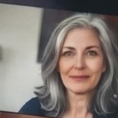 Mujer mayor de 54 de rasgos europeos
